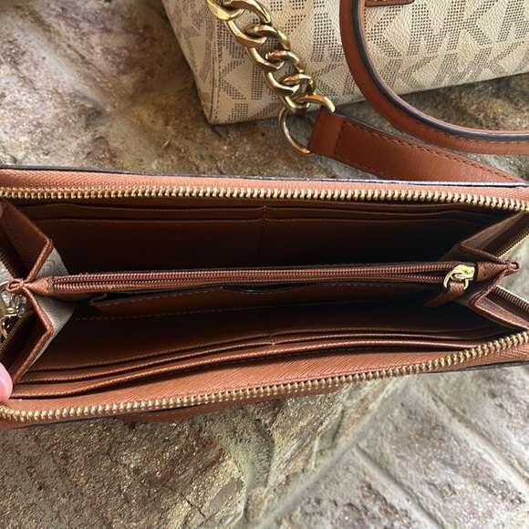 Michael kors purse and wallet bundle tan and brown - Picture 3 of 9